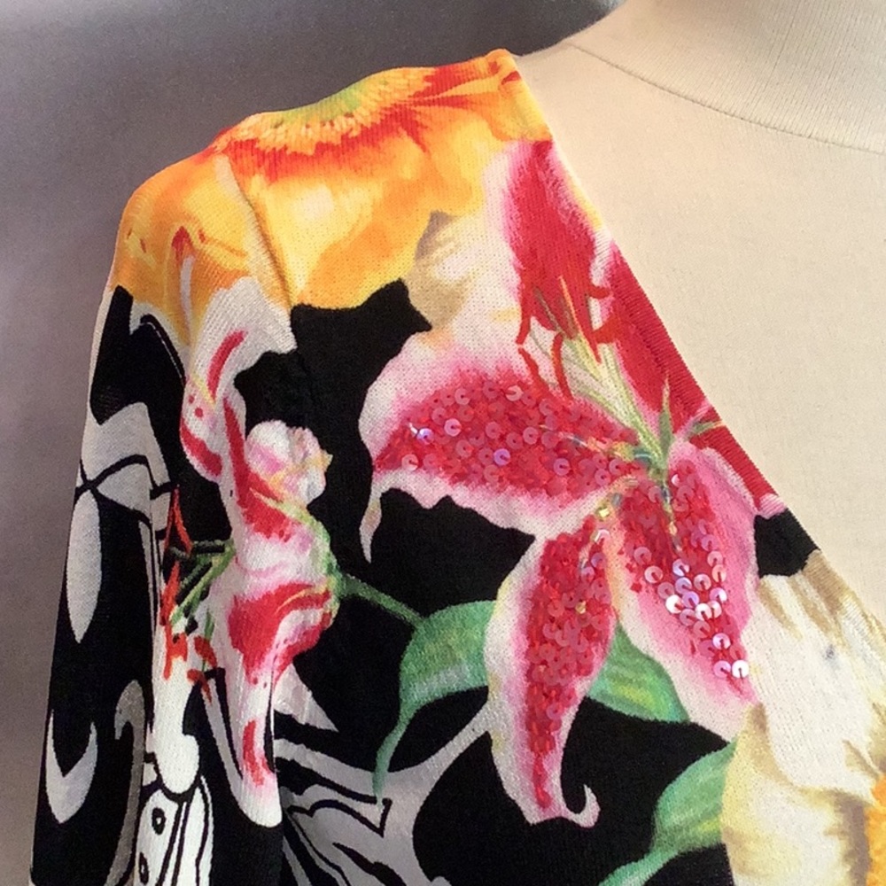Alberto Makali Lightweight 3/4 Sleeve Floral Embellished V Neck Sweater Sz M - Picture 4 of 11